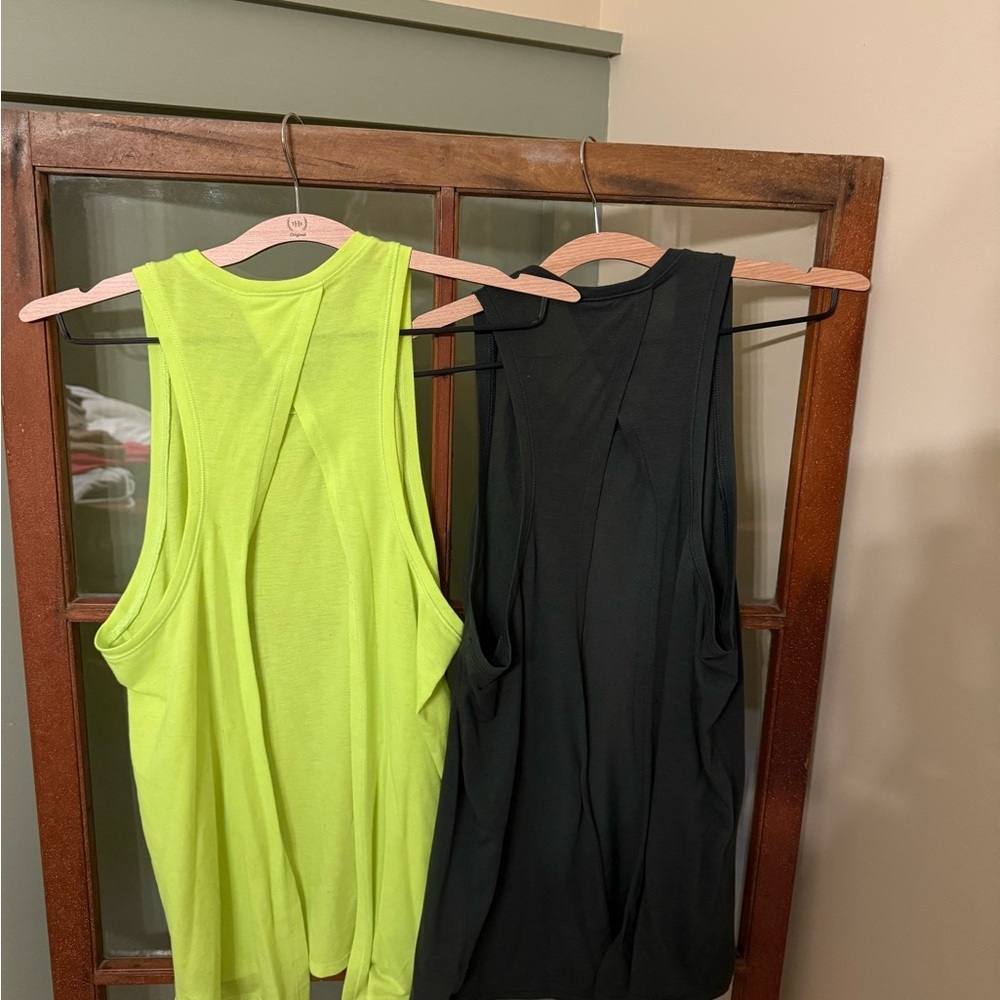 SET! Gap Fit Women’s Black and Neon Green Tulip Back Tank Tops Size Small - Picture 4 of 4